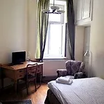 4th Floor Oda ve Kahvaltı 3*