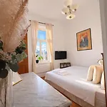 4th Floor 3*