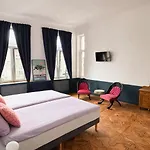 4th Floor Bed & Breakfast 3*