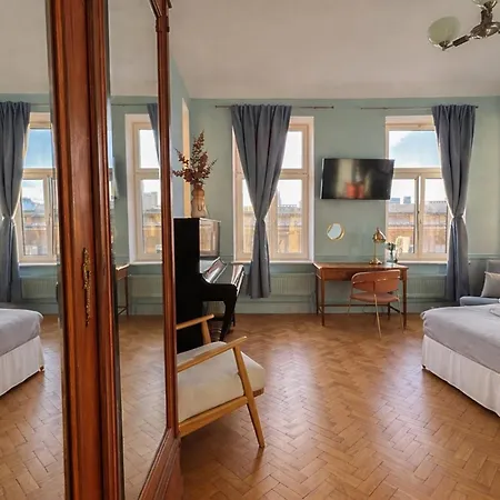 4th Floor Bed & Breakfast