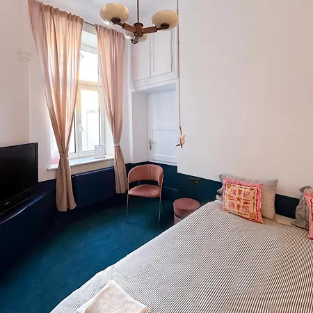 Bed & Breakfast 4th Floor