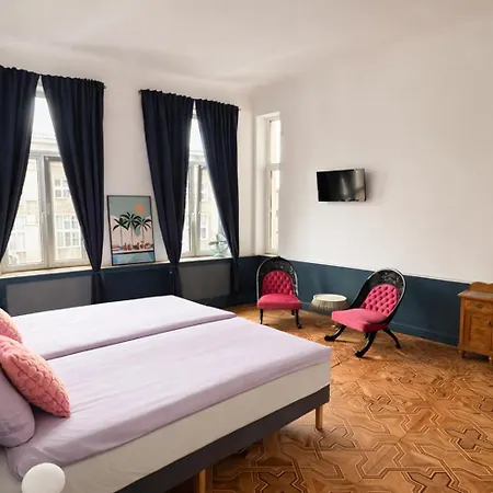 4th Floor Bed & Breakfast 3*