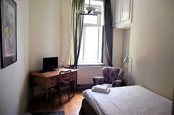 4th Floor Bed & Breakfast 3*