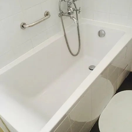 Bed & Breakfast 4th Floor 3*