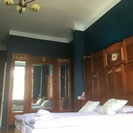 Couette-café 4th Floor