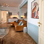 4th Floor 3* Varsó